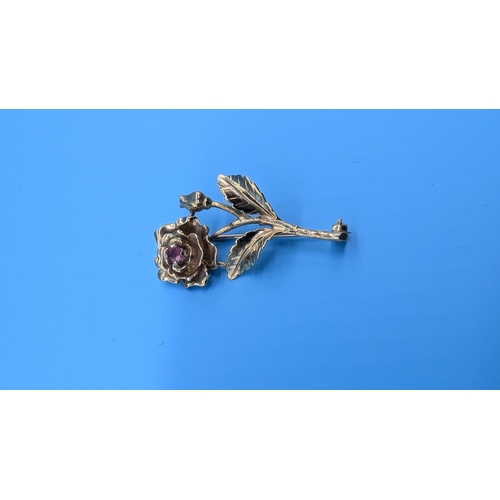 660 - A 9ct Gold And 'Rose' Ruby Brooch - 5.3gms