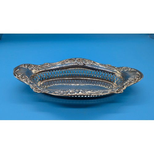 66 - A Pierced Oval Hallmarked Edwin Joseph Houlston 1910 Silver Tray - 24 x 12 x 4cm - 105gms