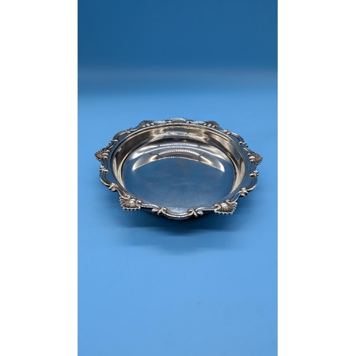 92 - A Hallmarked Silver Salver - Goldsmiths And Silversmiths Co. Ltd - 20cm Diameter - 250gms