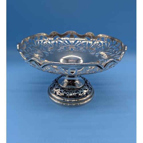 72 - A Large Period Hallmarked Silver Footed Dish - James Deakin & Son 1913 - 455gms - 23 x 12cm