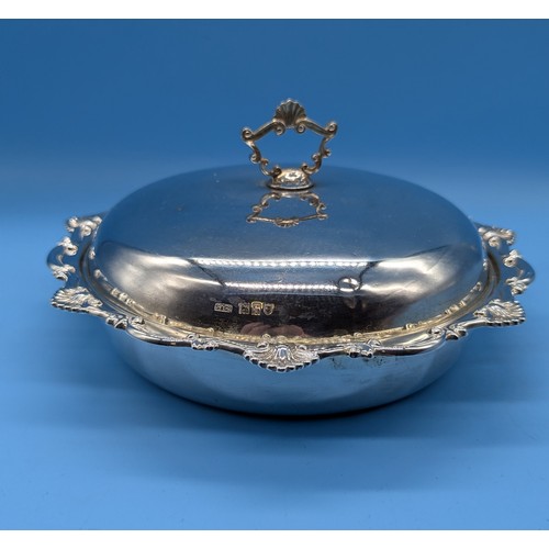 73 - A Hallmarked Lidded Silver Dish - Skinner & Co. 1913 - 555gms - 22cm Diameter