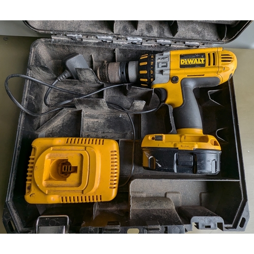 1119 - An 18v Dewalt Cordless Drill