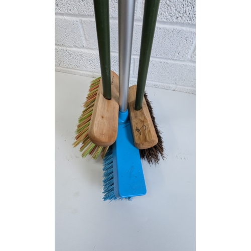 1128 - Selection of Mixed Brushes 2 x Nylon Bristled, 1 x Natural Bristle