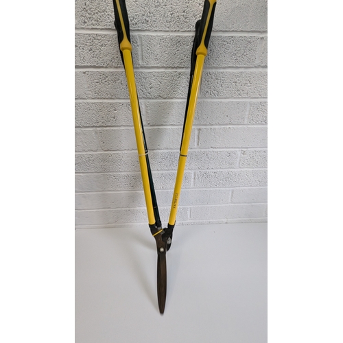 1129 - Loppers & Long Handled Shears