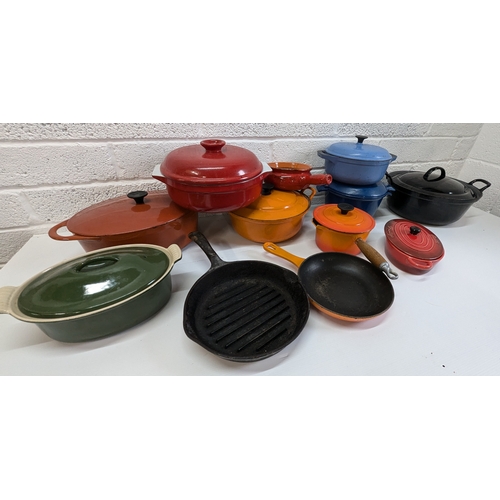 712 - A Quantity of Ceramic and Cast Iron Cook Ware x 21 Pieces