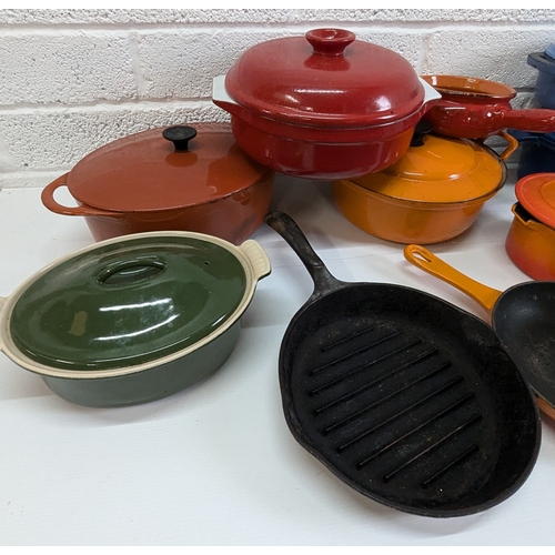 712 - A Quantity of Ceramic and Cast Iron Cook Ware x 21 Pieces