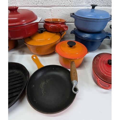 712 - A Quantity of Ceramic and Cast Iron Cook Ware x 21 Pieces