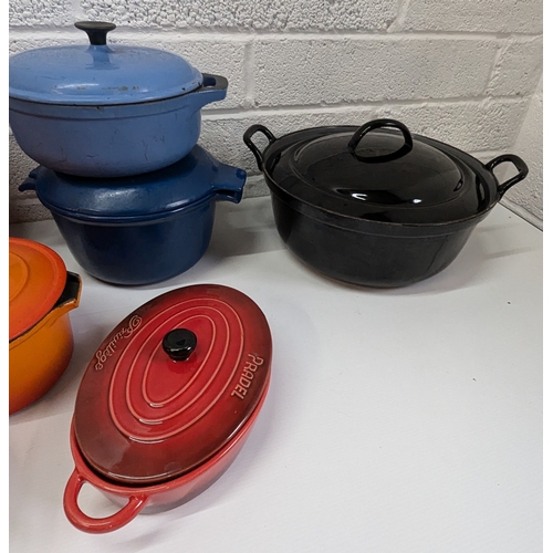 712 - A Quantity of Ceramic and Cast Iron Cook Ware x 21 Pieces