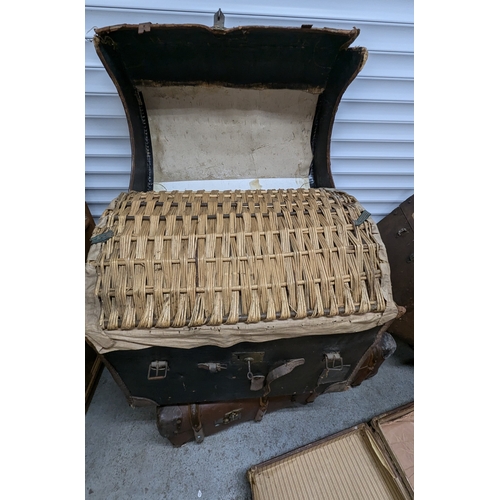 810 - Antique Steamer Trunks x 4