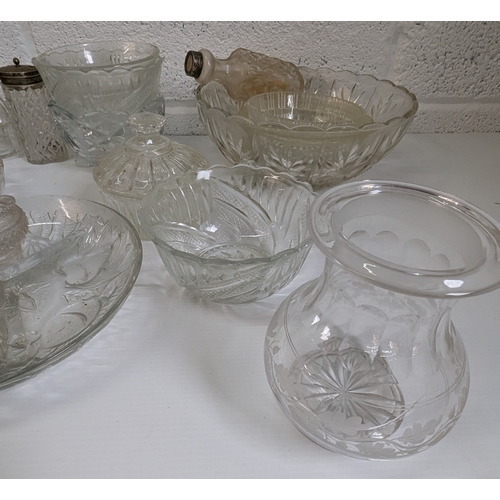 811 - An Assortment of Cut Glass and Crystal