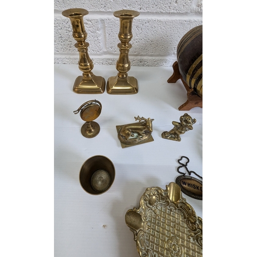 827 - An Assortment of Brassware Ornaments