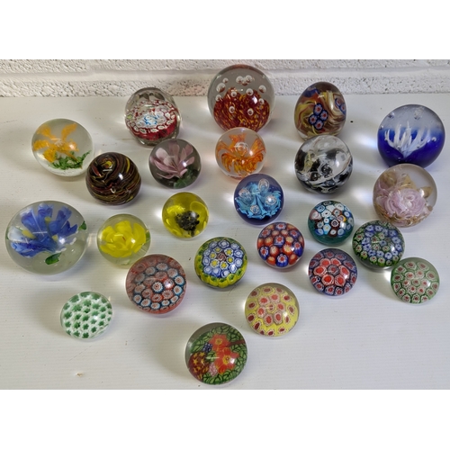 863 - A Collection of 24 x Vintage Glass Paperweights inc. Millefori, Murano etc.