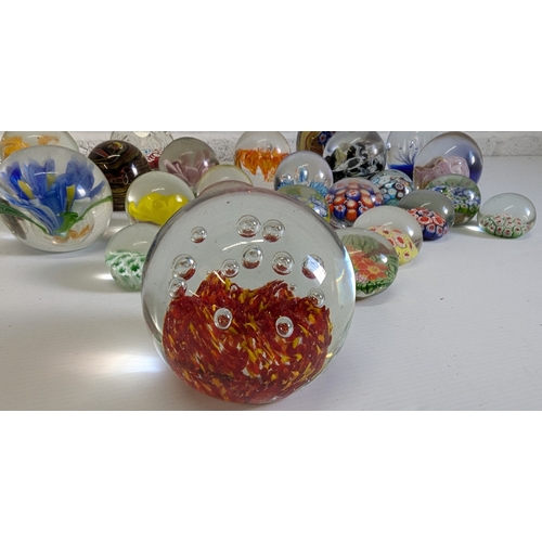 863 - A Collection of 24 x Vintage Glass Paperweights inc. Millefori, Murano etc.