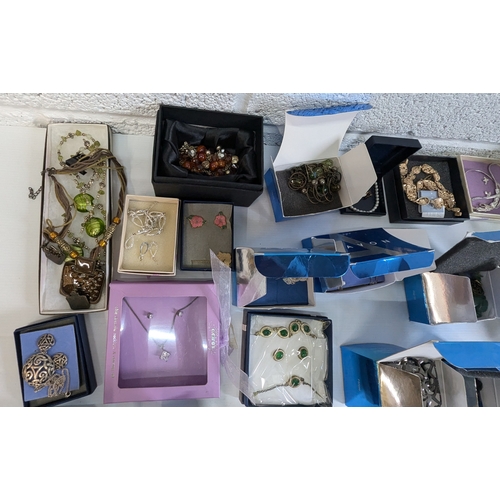 885 - A Box Of Faux Bijou Jewellery