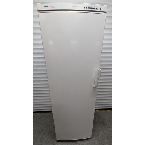 925 - Bosch Excell Frost Free Upright Freezer 125cm x 60cm x 60cm