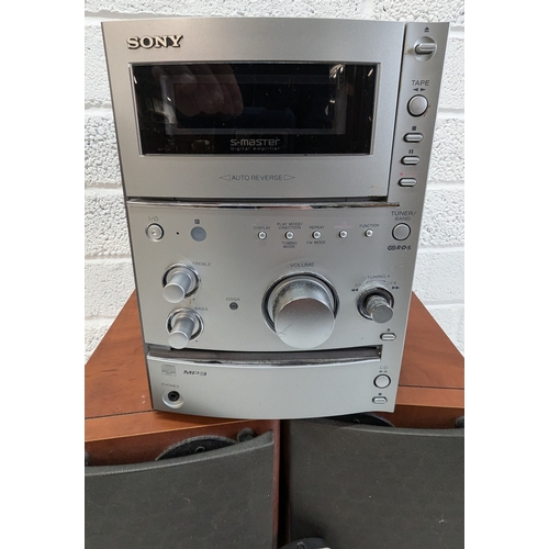 962 - Sony CMT-CPX1 Micro HiFi System with a pair of Sony SS-CCPXII Speakers and Remote Control