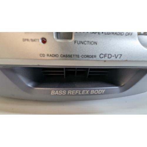 964 - Sony Bass Reflex Body CFD-V7 CD Radio Cassette Recorder with Power Lead