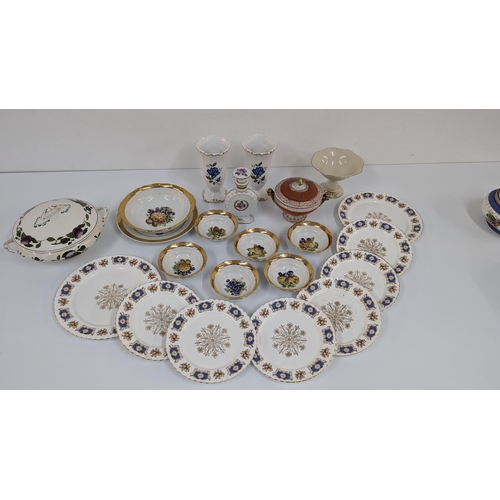 1095 - A Quantity of Vintage Chinaware inc.  Royal Sutherland Bone China 2 x Dinner Plates, 6 x Side Plates... 