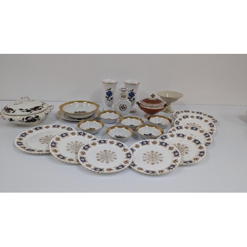 1095 - A Quantity of Vintage Chinaware inc.  Royal Sutherland Bone China 2 x Dinner Plates, 6 x Side Plates... 