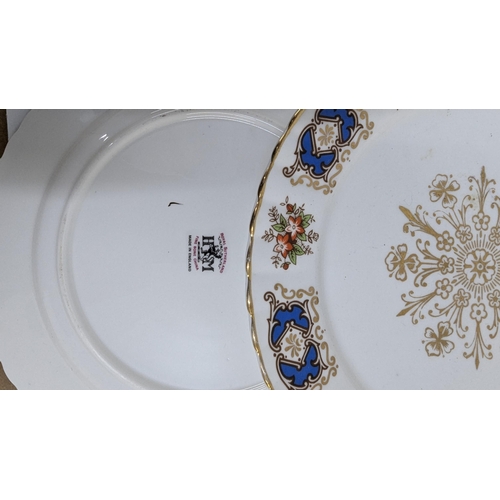 1095 - A Quantity of Vintage Chinaware inc.  Royal Sutherland Bone China 2 x Dinner Plates, 6 x Side Plates... 