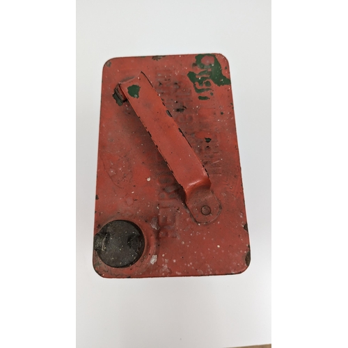 1096 - A Vintage Red Metal Oil Can