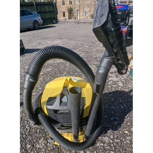 1388 - Karcher WA4 Premium Hoover