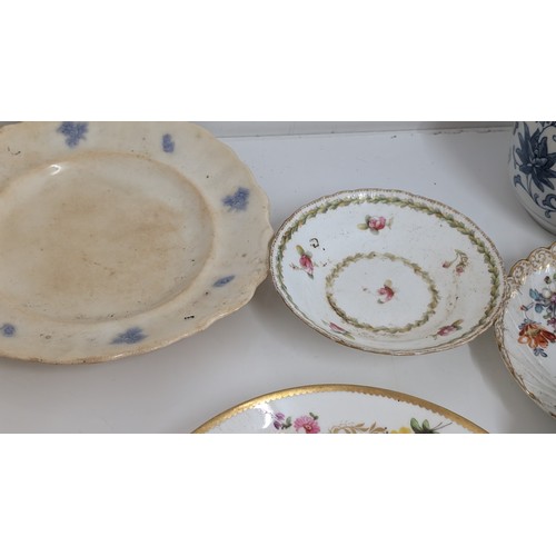 173 - A Quantity of Antique China inc. Crown Staffordshire Gold Lace Ivory Bone China 6 x Tea Plates 18cm,... 