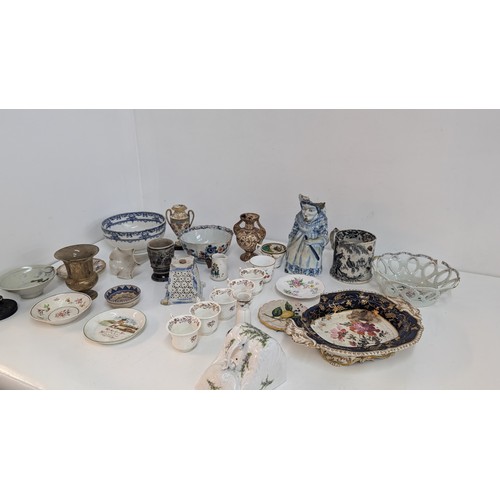 174 - A Quantity of 18th and 19th Century China inc. Antique Hammersley, First Period Antique Worcester Ba... 