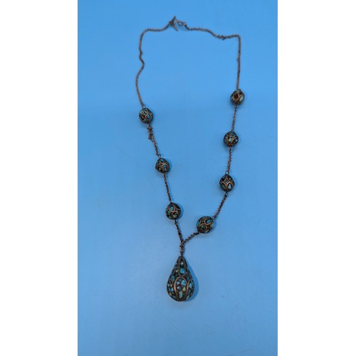 671 - A Vintage Turquoise Teardrop Necklace