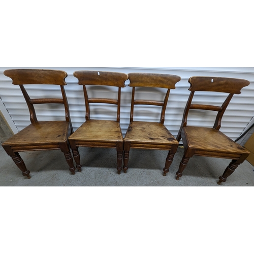 751 - 4x Solid Antique Wooden Chairs With Turned Legs