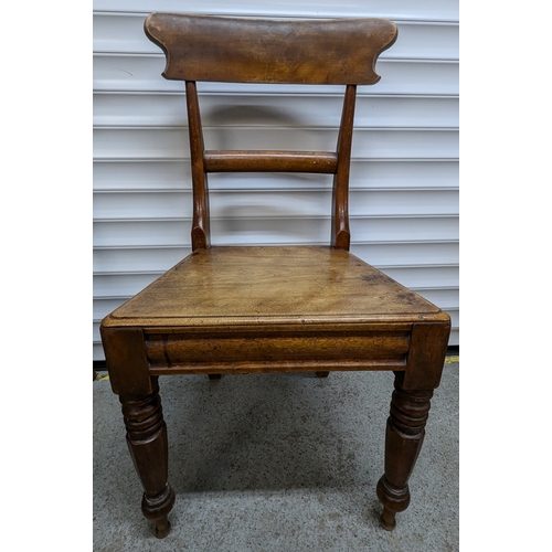 751 - 4x Solid Antique Wooden Chairs With Turned Legs