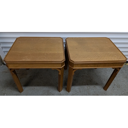 759 - 2 Coffee Tables - 54 x 58 x 58cm