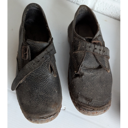 1197 - 2 Pairs Of Antique Lancashire Clogs