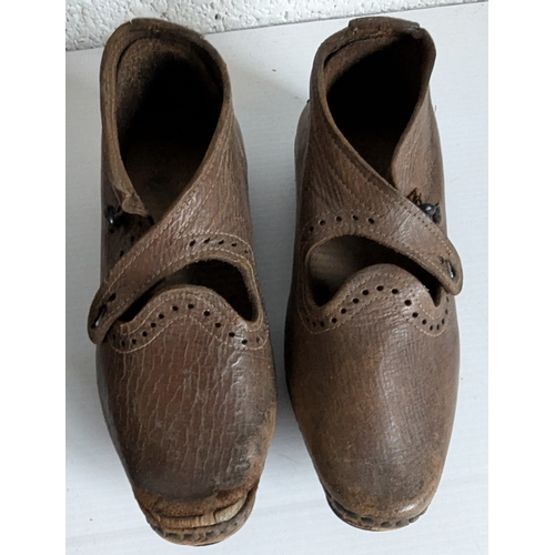 1197 - 2 Pairs Of Antique Lancashire Clogs