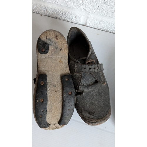 1197 - 2 Pairs Of Antique Lancashire Clogs