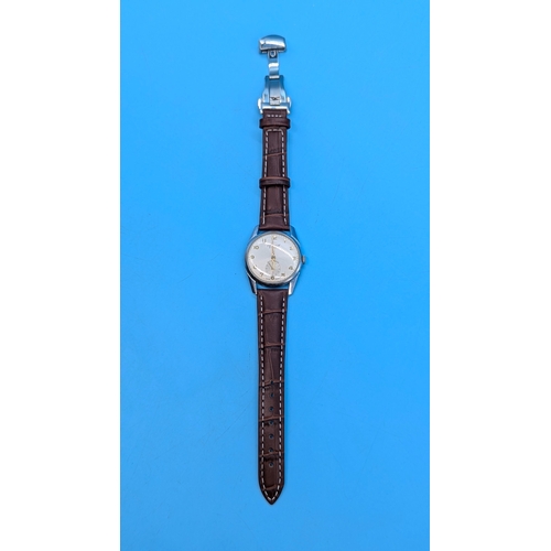 726 - A Vintage Gents Accurist Wristwatch Antimagnetic - Running