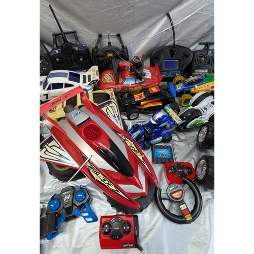 1601 - Large Quantity of Mixed Remote Control Cars, Toys & remote controls