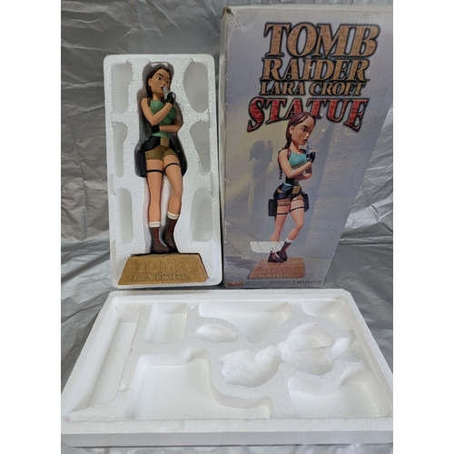 1800 - Lara Croft Statue made by Core Design in Original Packaging