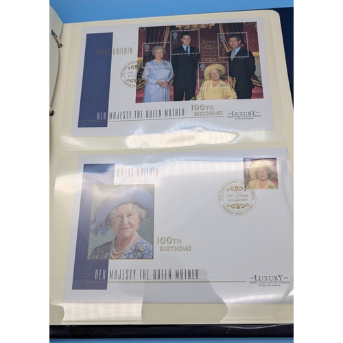 294 - The Royal Family 17 x Coin Covers and additional First Day Covers