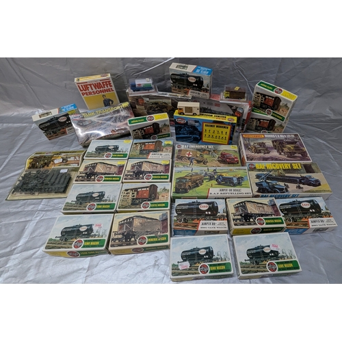 1599 - Large Selection Of Vintage Airfix And Other Boxed Model Kits