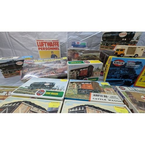 1599 - Large Selection Of Vintage Airfix And Other Boxed Model Kits