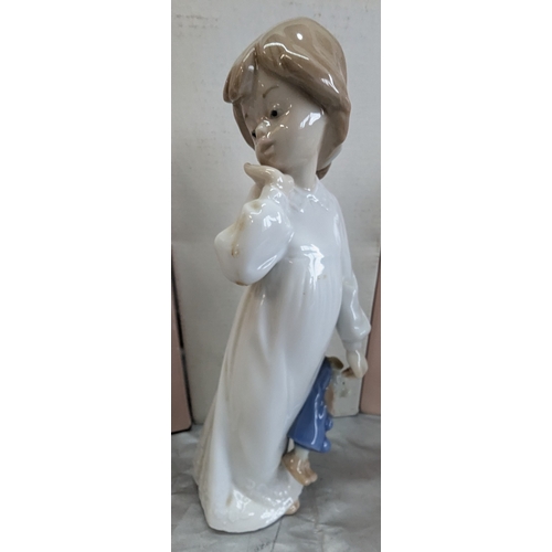 190 - 3 x Lladro - Nao Figurines Boxed. 01108 Camison Mimosa, 01110 Camison Con Vuela, 01107 Camisob Munec... 