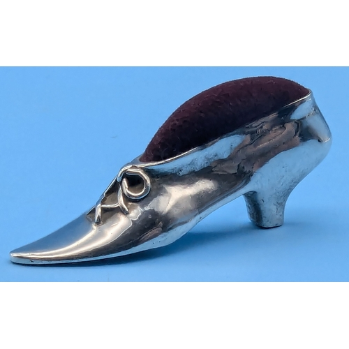 300 - A Hallmarked Silver Novelty Pin Cushion - Shoe