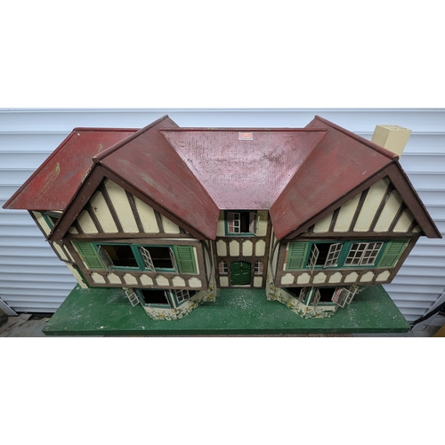 1867 - Triang No. 93 The Stockbroker Dolls House - 61 x 122 x 44cm