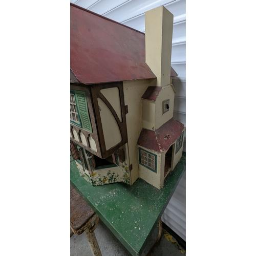 1867 - Triang No. 93 The Stockbroker Dolls House - 61 x 122 x 44cm