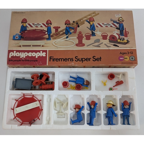 1869 - A Vintage Play People Fireman Super Set