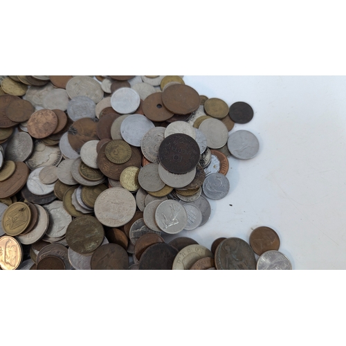 266B - A Large Quantity Of Worldwide Coins - Some Silver