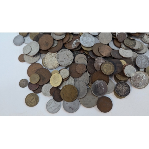 266B - A Large Quantity Of Worldwide Coins - Some Silver