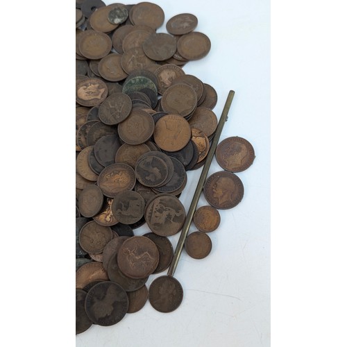 270C - A Large Quantity Of G.B. Pennies Etc.