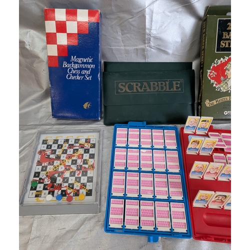 1786 - Selection Of Travel Games Including Scrabble, Backgammon, Chess, Draughts, Guess Who, Cluedo, Monopo... 